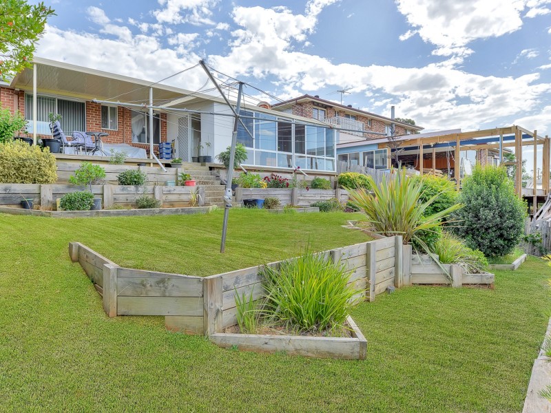 9 Heliodor Pl, Eagle Vale NSW 2558
