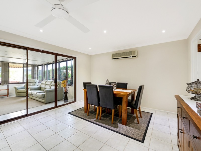 1 Back Close, Kearns NSW 2558