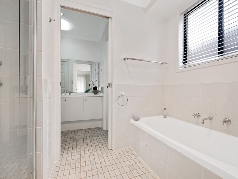 1 Back Close, Kearns NSW 2558