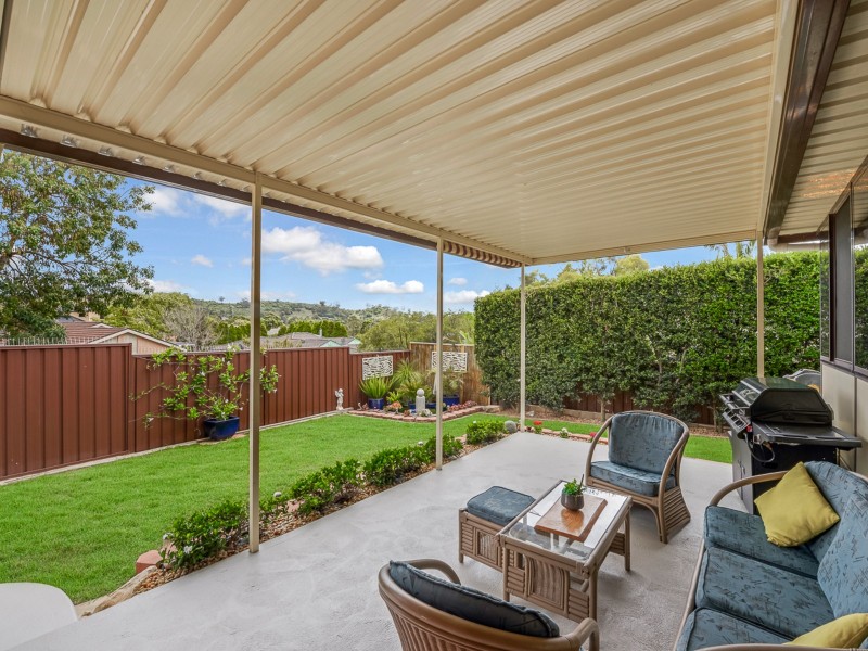 1 Back Close, Kearns NSW 2558