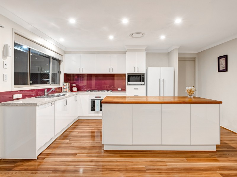 13 Ashford Cct, Currans Hill NSW 2567