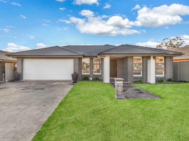 30 Jubilee Cct, Rosemeadow NSW 2560