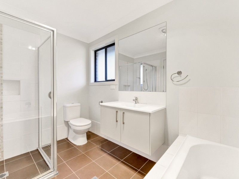 30 Jubilee Cct, Rosemeadow NSW 2560