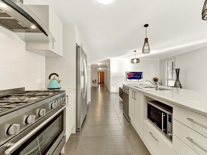 30 Jubilee Cct, Rosemeadow NSW 2560