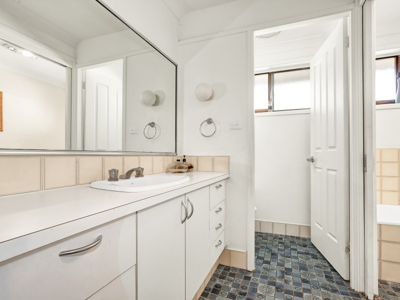 64 Fluorite Pl, Eagle Vale NSW 2558