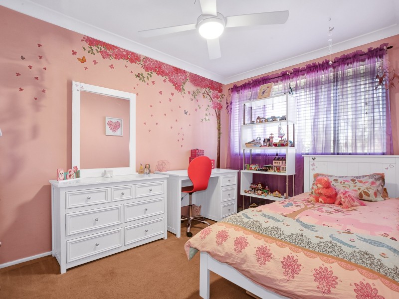 64 Fluorite Pl, Eagle Vale NSW 2558