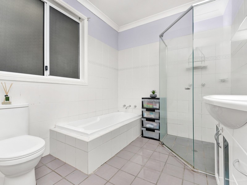 12 Burrawong Cres, Elderslie NSW 2570