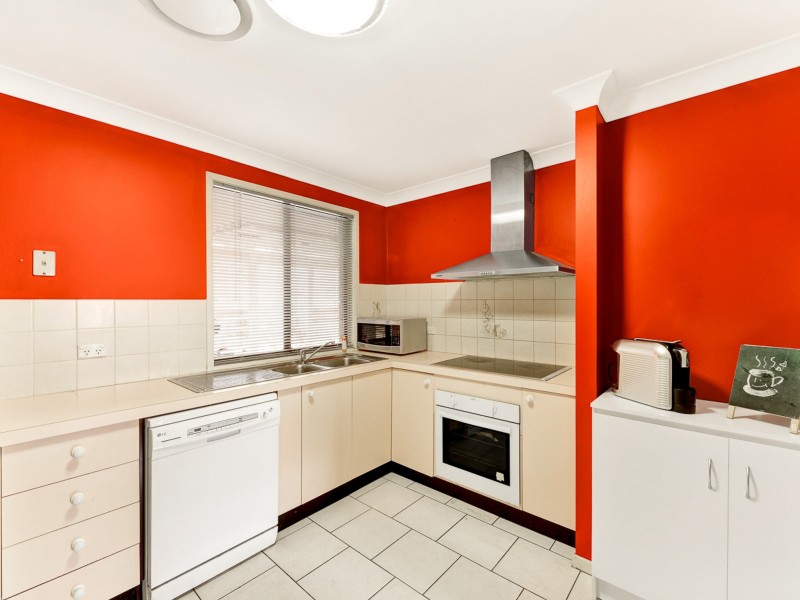 4 Clennam Ave, Ambarvale NSW 2560