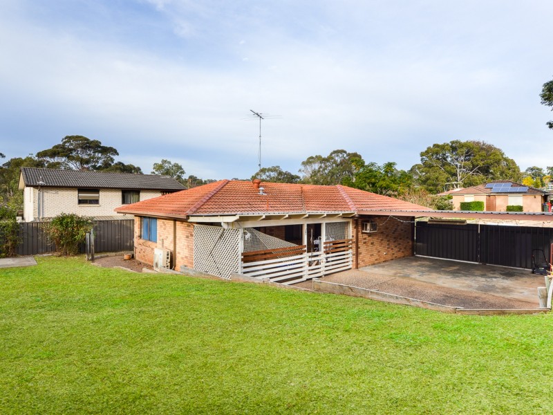 4 Clennam Ave, Ambarvale NSW 2560