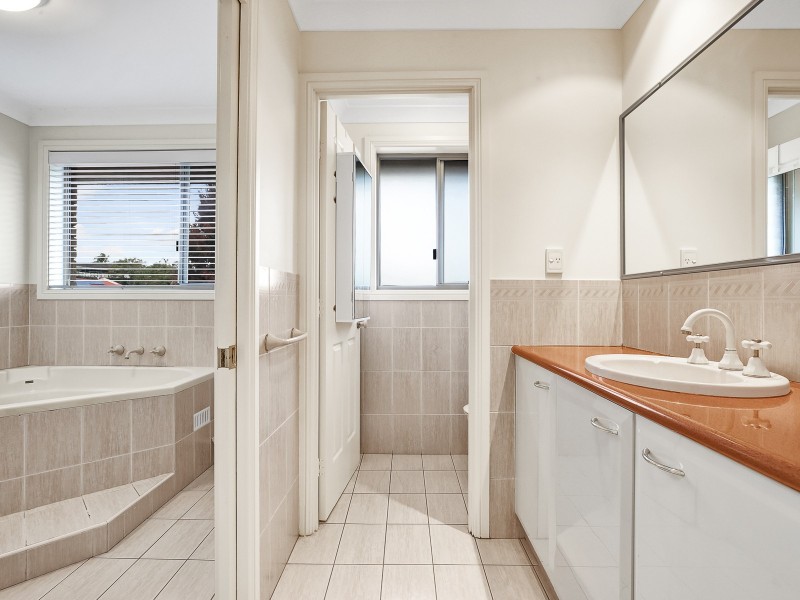 30 Glen Alpine Dr, Glen Alpine NSW 2560