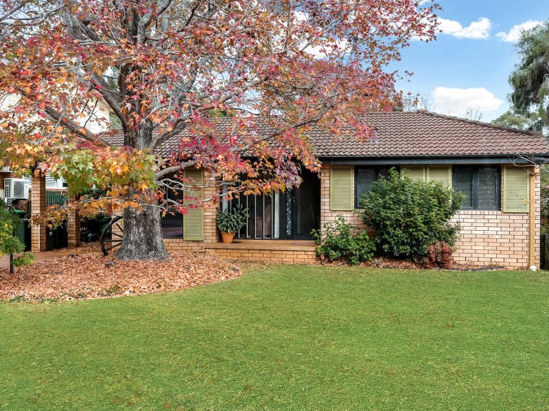 21 Coachwood Cres, Bradbury NSW 2560