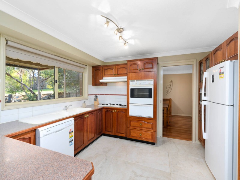11 Dawkins Pl, Ambarvale NSW 2560
