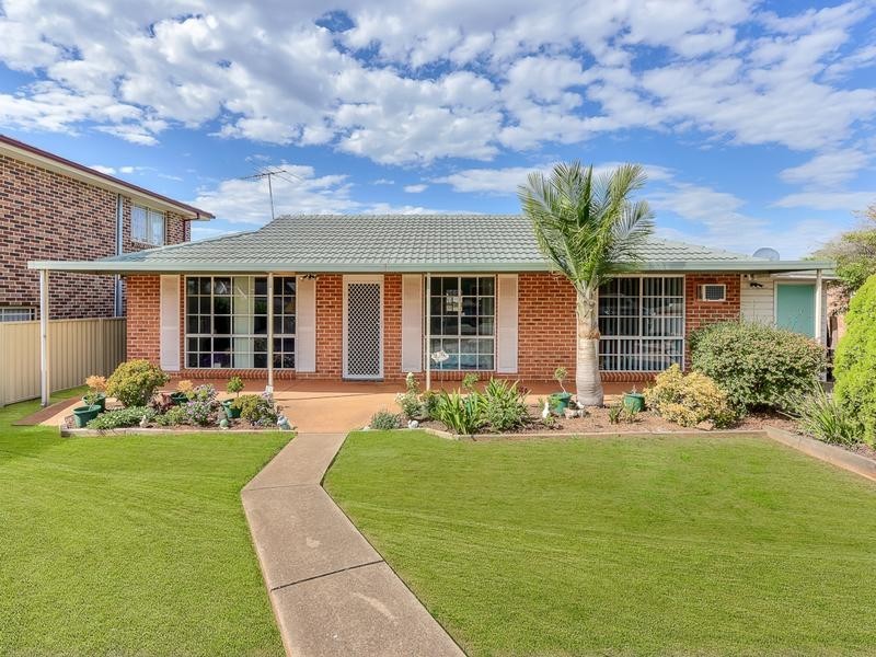 9 Heliodor Pl, Eagle Vale NSW 2558