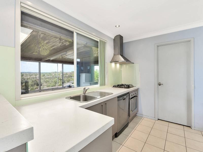 9 Heliodor Pl, Eagle Vale NSW 2558
