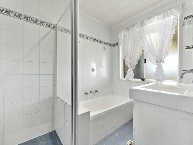 9 Heliodor Pl, Eagle Vale NSW 2558