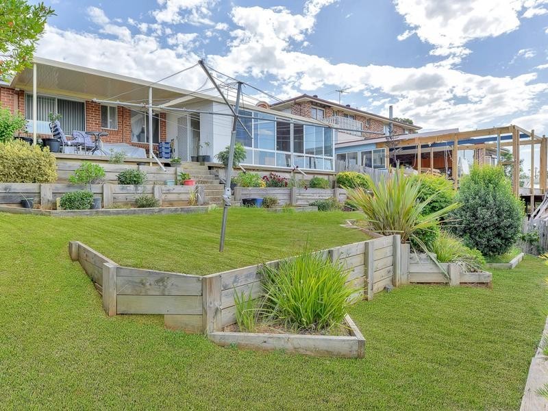 9 Heliodor Pl, Eagle Vale NSW 2558