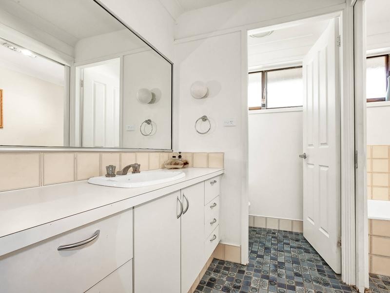 64 Fluorite Pl, Eagle Vale NSW 2558