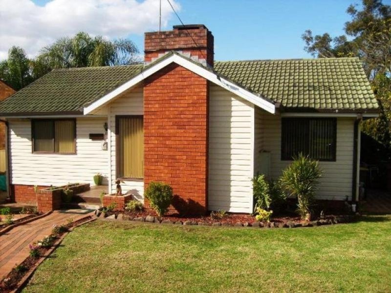 35 Canberra Crescent, Campbelltown NSW 2560