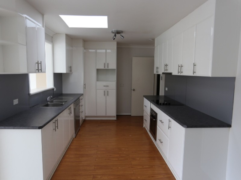 10 Lewis Street, Bradbury NSW 2560