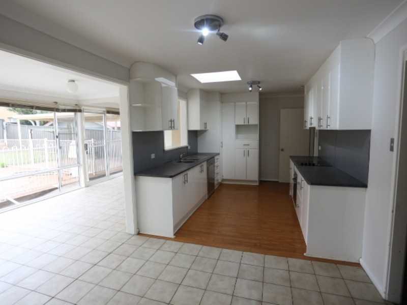 10 Lewis Street, Bradbury NSW 2560