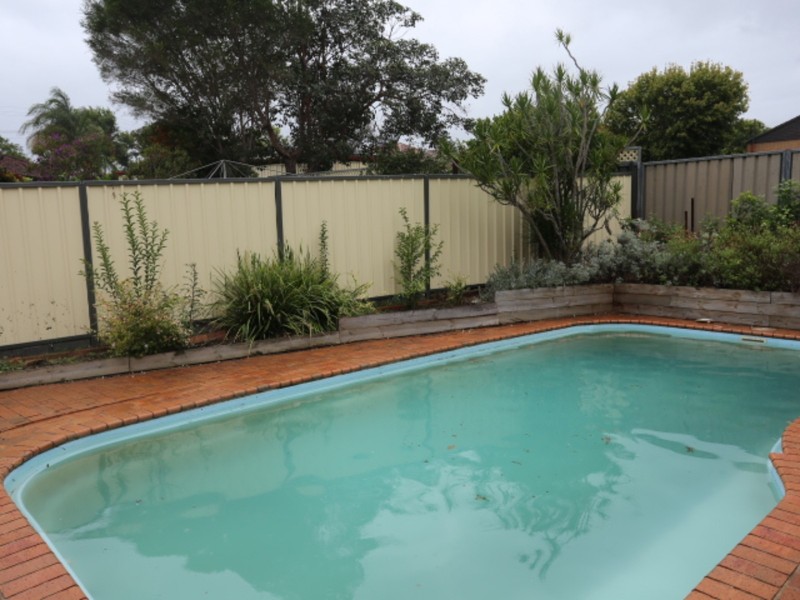 10 Lewis Street, Bradbury NSW 2560