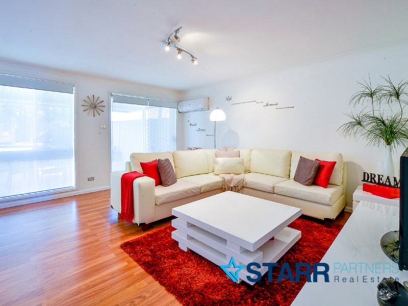 34 Holman Pl, St Helens Park NSW 2560