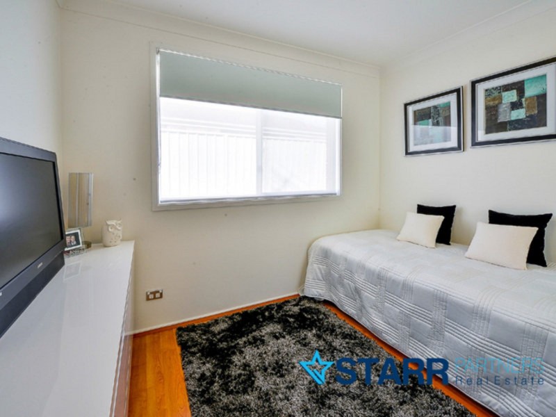34 Holman Pl, St Helens Park NSW 2560