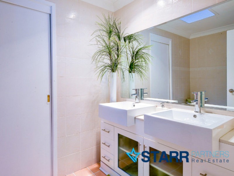34 Holman Pl, St Helens Park NSW 2560