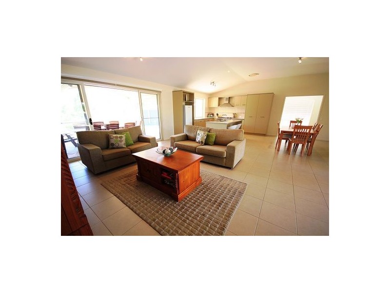 12 Baker Finch Place, Kensington Grove QLD 4341