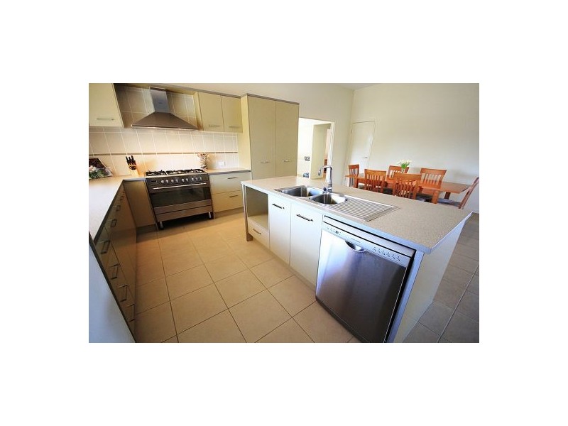 12 Baker Finch Place, Kensington Grove QLD 4341