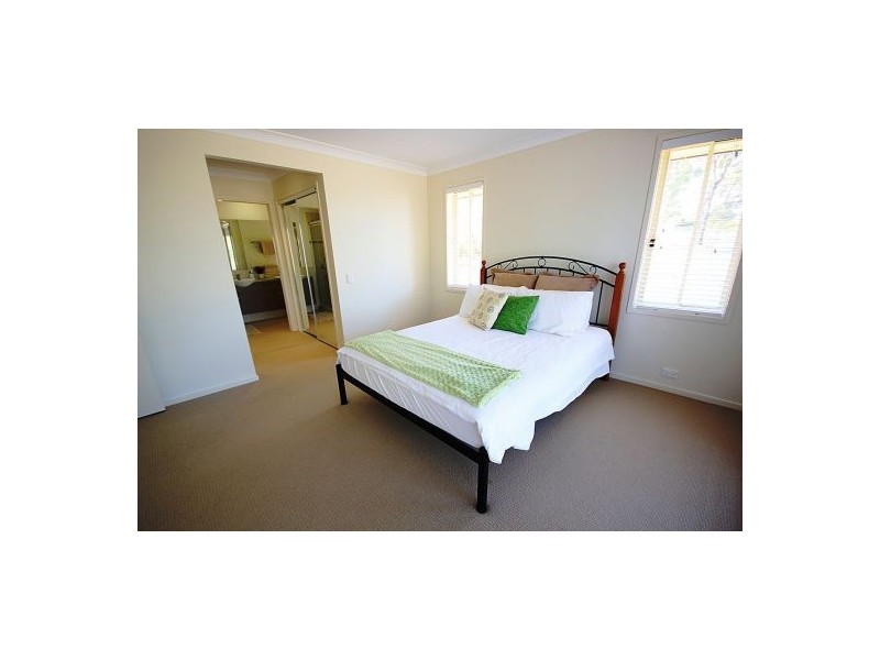 12 Baker Finch Place, Kensington Grove QLD 4341