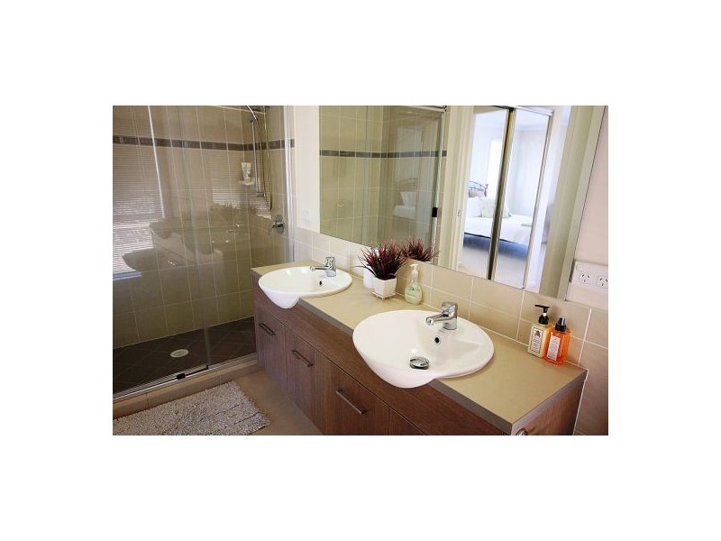 12 Baker Finch Place, Kensington Grove QLD 4341