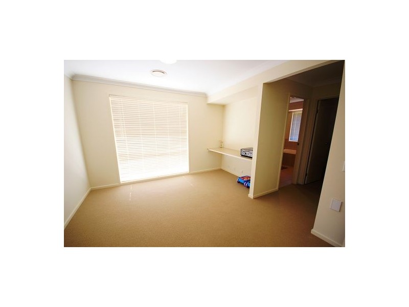 12 Baker Finch Place, Kensington Grove QLD 4341