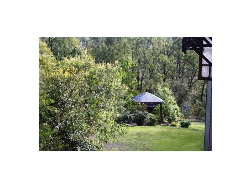 18 Clive Crescent, Withcott QLD 4352