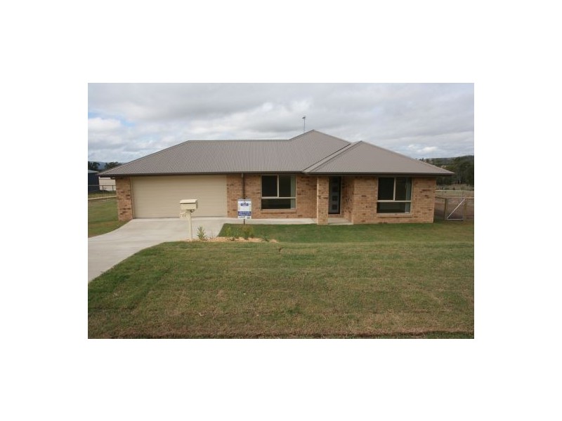 11 Casuarina Cr, Withcott QLD 4352