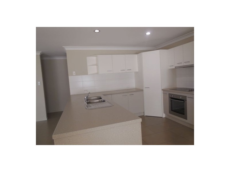 8 Paige Place, Helidon QLD 4344