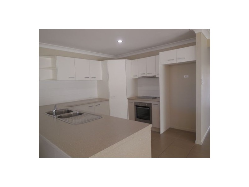 8 Paige Place, Helidon QLD 4344