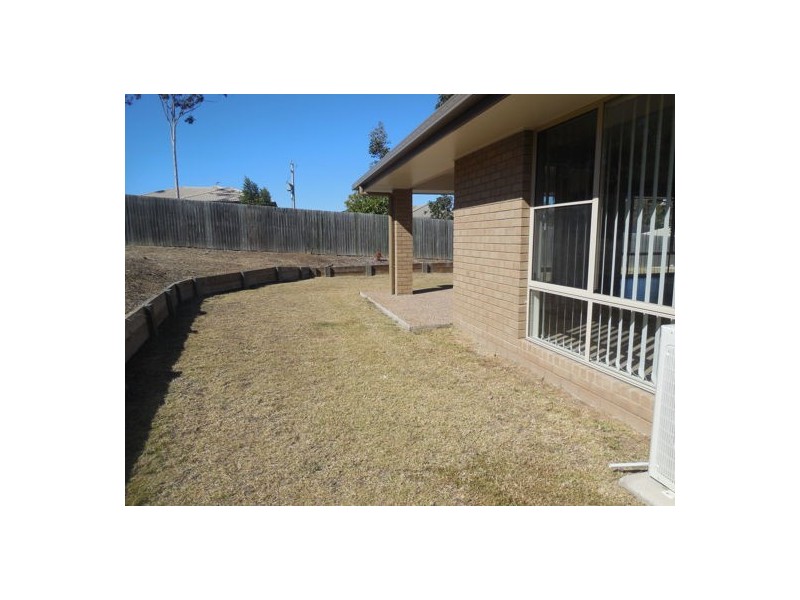 8 Paige Place, Helidon QLD 4344