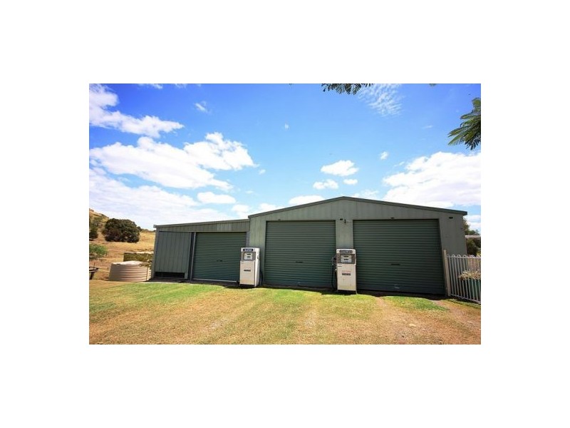 252 Left Hand Branch Rd, Mount Sylvia QLD 4343