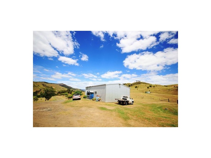 252 Left Hand Branch Rd, Mount Sylvia QLD 4343
