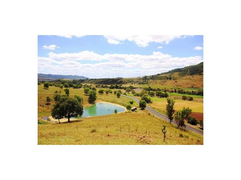 252 Left Hand Branch Rd, Mount Sylvia QLD 4343