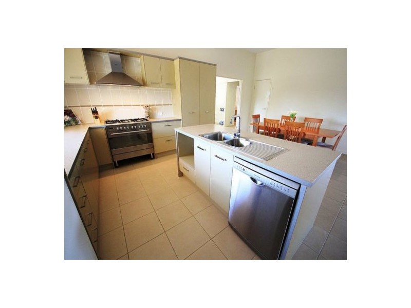 12 Baker Finch Place, Kensington Grove QLD 4341