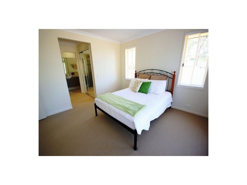 12 Baker Finch Place, Kensington Grove QLD 4341