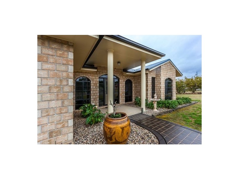 3 Belmore Drive, Withcott QLD 4352