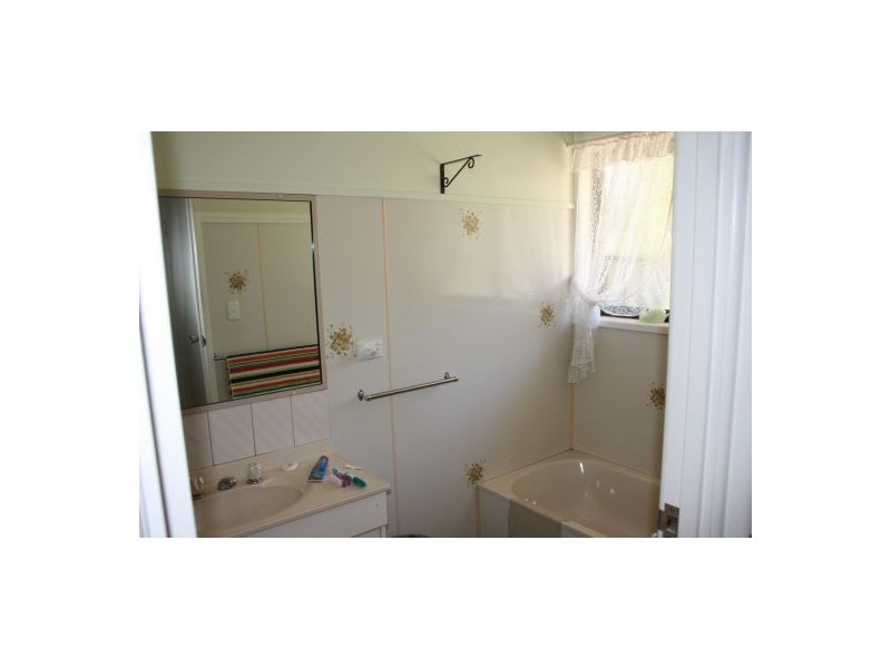 2 Bradton Court, Withcott QLD 4352