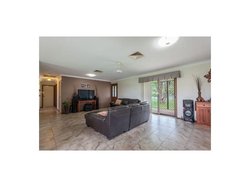 4 Elizabeth Street, Withcott QLD 4352