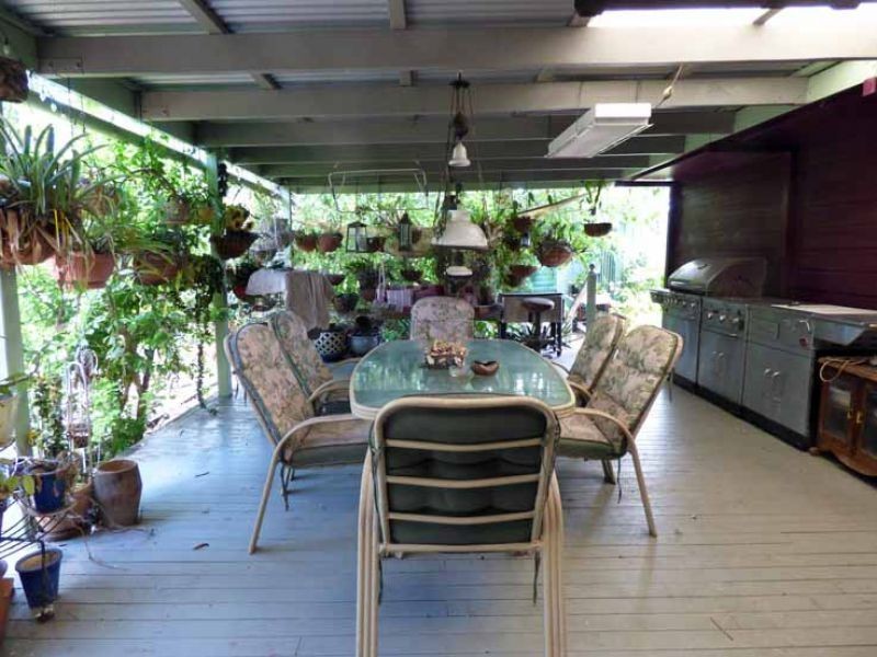 8 Pinnell Road, Crows Nest QLD 4355