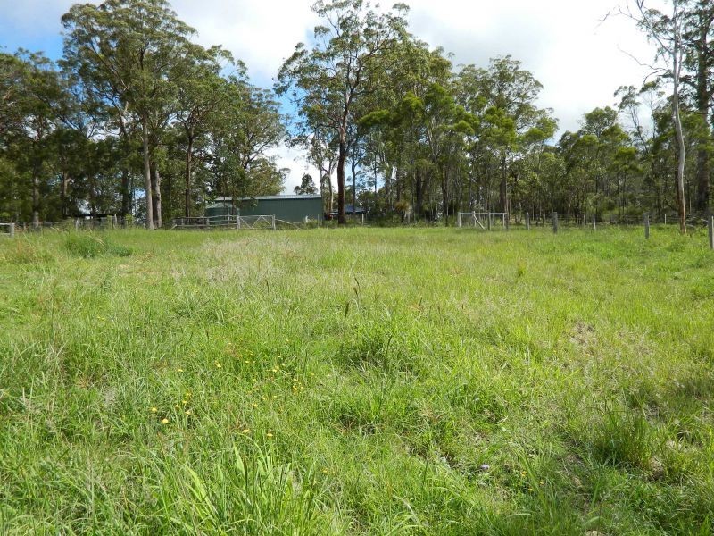 8 Pinnell Road, Crows Nest QLD 4355