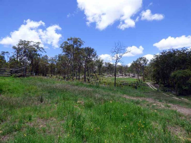 8 Pinnell Road, Crows Nest QLD 4355