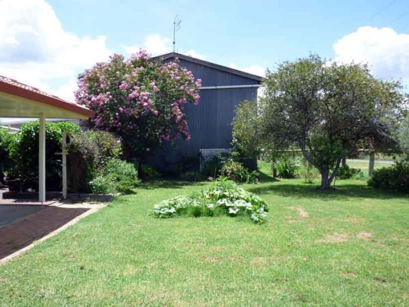 7233 New England Highway, Crows Nest QLD 4355
